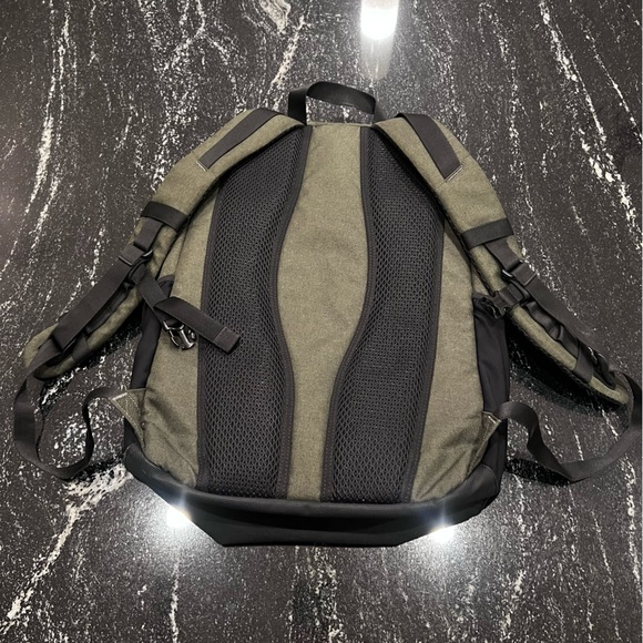 Oakley Transit Sport Backpack Utility Laptop Work Outdoor Water Repellent - Picture 7 of 16